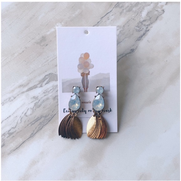 Crystal TearDrop Earrings NWT - Picture 7 of 12